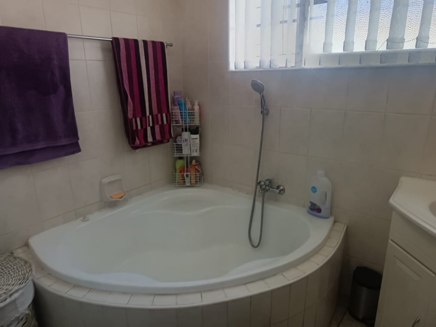 4 Bedroom Property for Sale in Heuwelsig Northern Cape